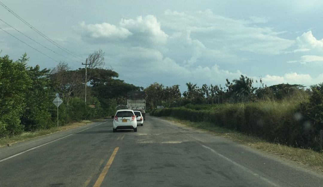 Carretera Panorama: Invías reconoce que tapa huecos de la vía panorama con barro y roca muerta