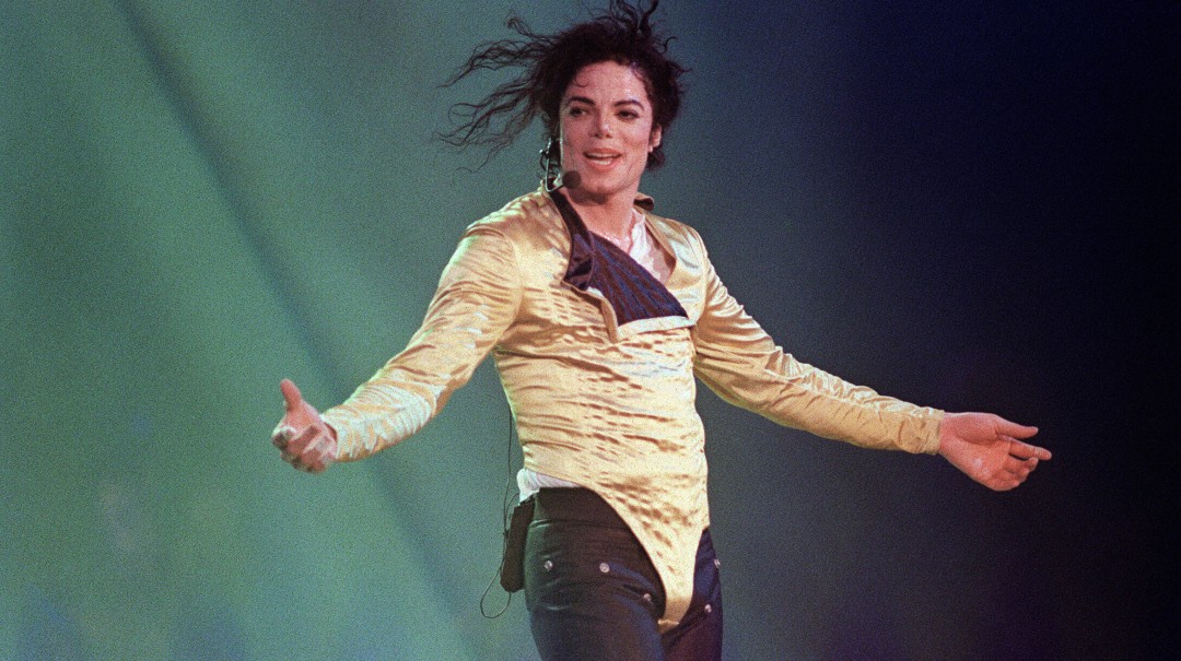 Documental acusa a Michael Jackson de abusos y herederos protestan