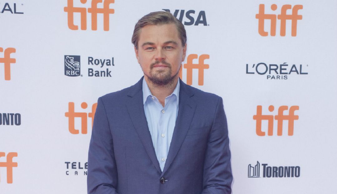 Madre de Leonardo DiCaprio espantó a manguerazos a sus fans