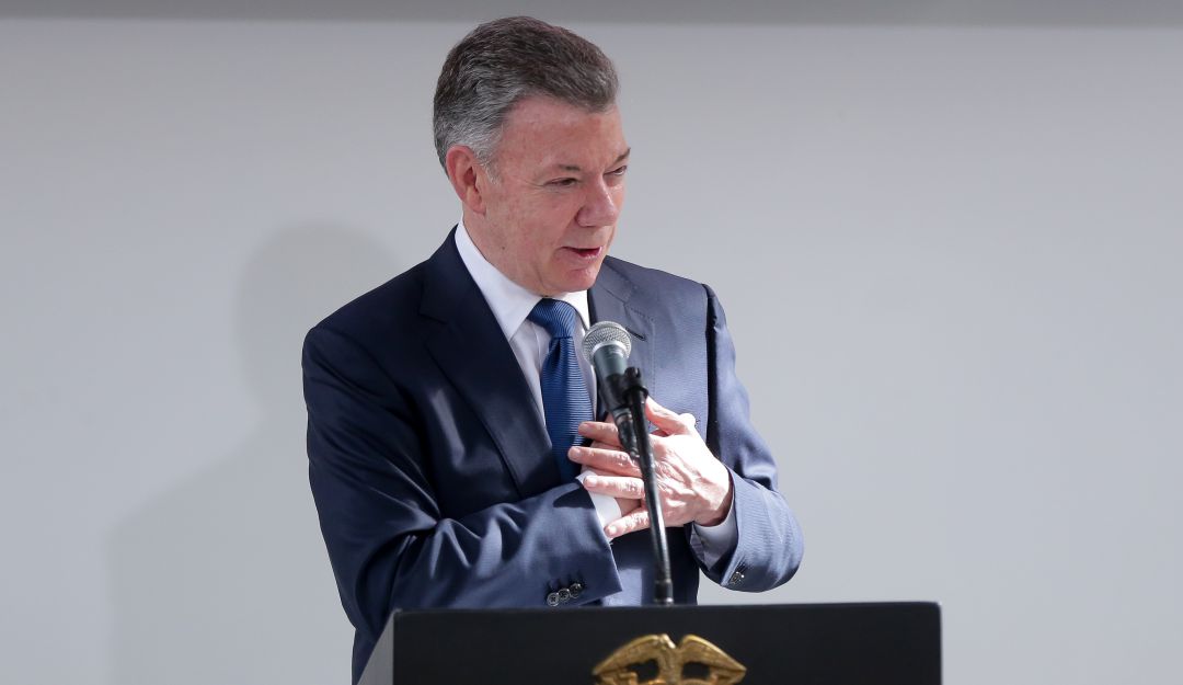 Vaticano desmiente que expresidente Santos tenga cuenta en su "banco"