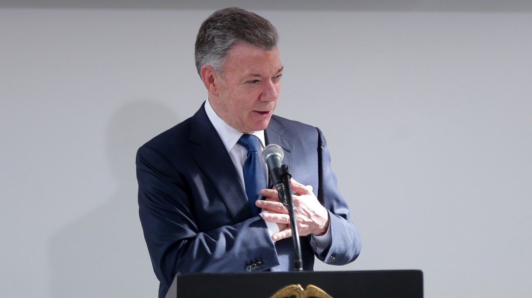 Vaticano desmiente que expresidente Santos tenga cuenta en su banco