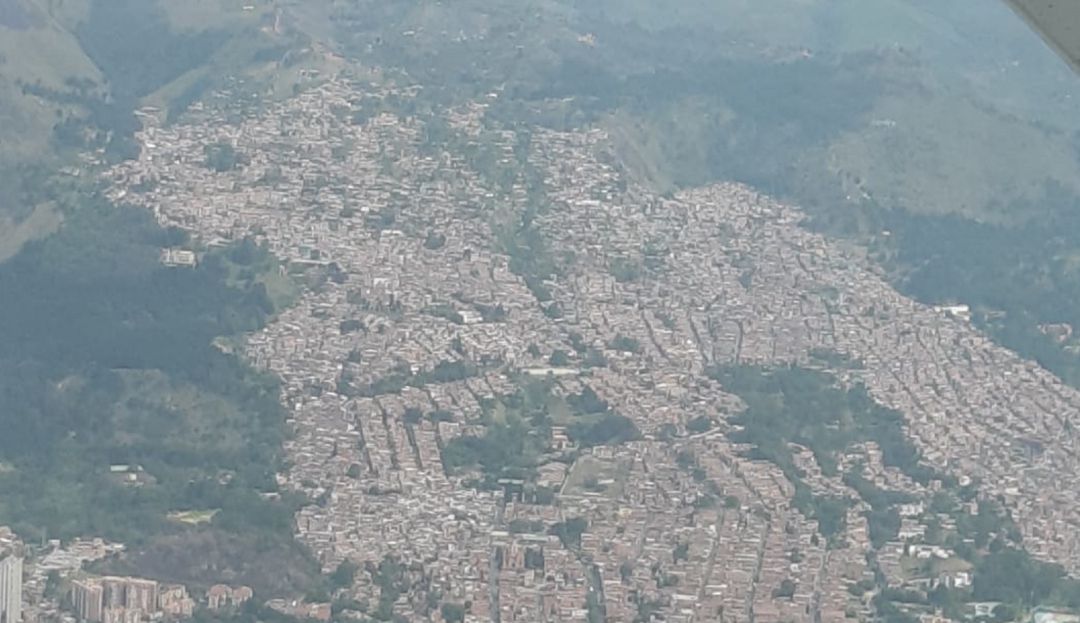 ENCISO, VIOLENCIA, GUERRA, COMBOS, MEDELLIN, ALCALDÍA, TOQUE DE QUEDA: Volvió la violencia y con ello el toque de queda al barrio Enciso