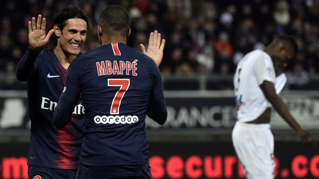 Mbappé y Cavani dirigen el triunfo del PSG sin Neymar