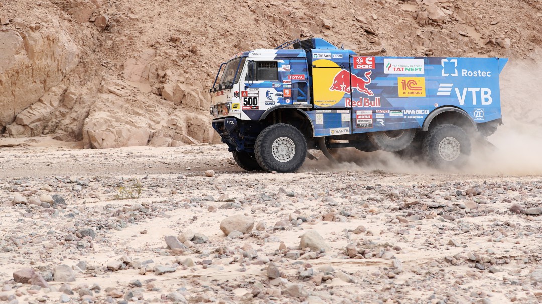 Eliminan a un piloto del Dakar tras arrollar a un espectador de 60 años