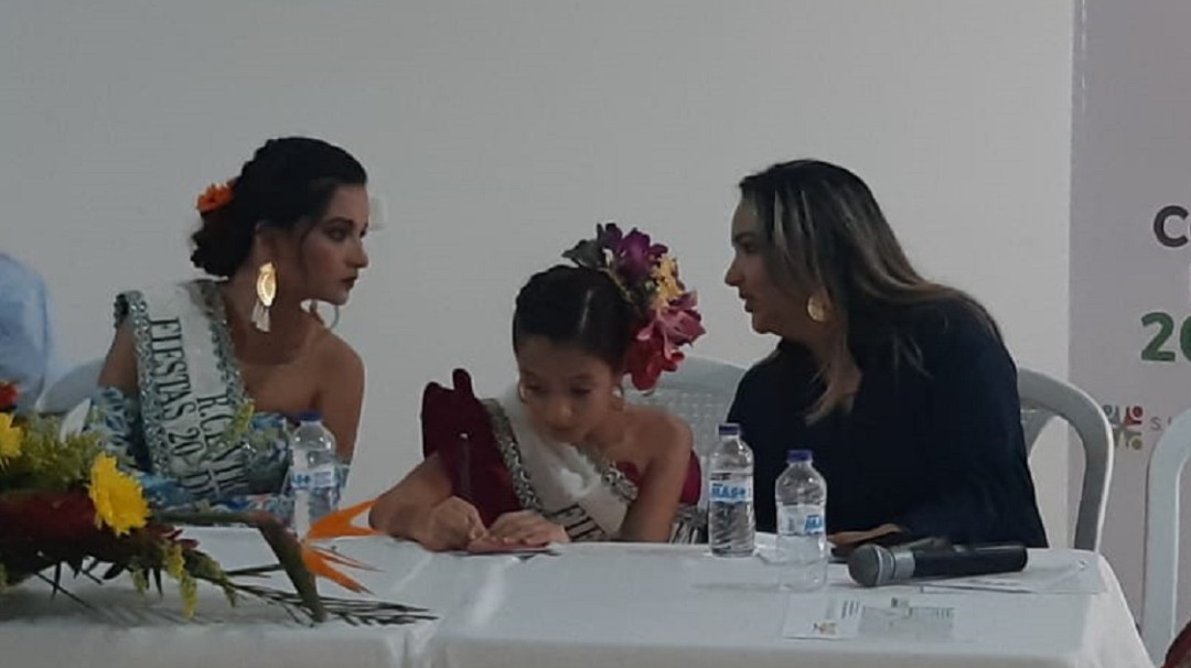 Coronan reinas central e infantil de Fiestas del 20 de Enero en Sincelejo