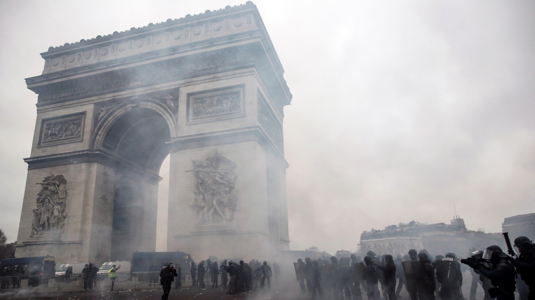 Activaron canales de asistencia para afectados por explosión en París