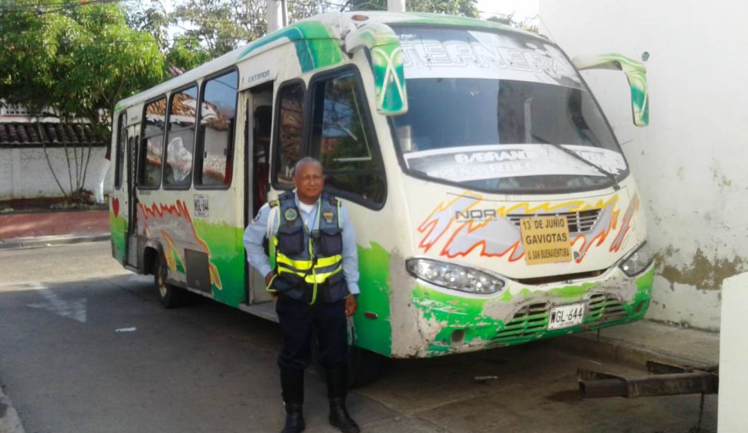 Sancionan conductor de buseta por manejar en carril exclusivo en Cartagena: Sancionan conductor de buseta por manejar en carril exclusivo en Cartagena