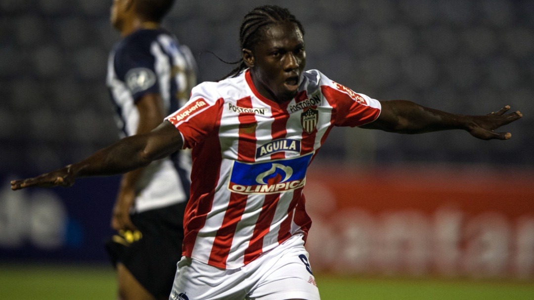Junior habría demandado a Mineiro por el pago del pase de Yimmi Chará