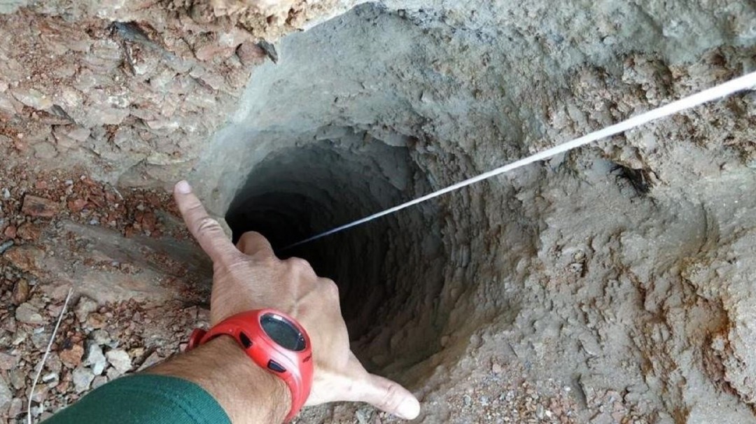 Abren un túnel para rescatar al niño atrapado en un pozo de España
