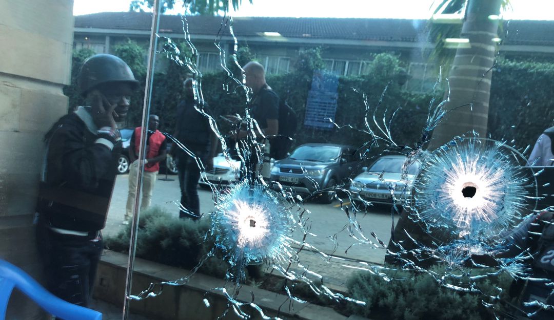 Atentado en hotel de Kenia: Ataque con explosiones y tiroteo en un hotel de Kenia