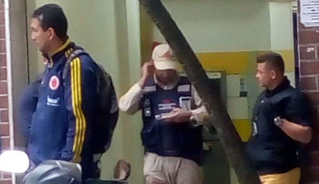 LADRONES, CAJEROS, MEDELLIN, BOSTON, INQUILINATO, POLICÌA: Ladrones secuestran varias personas para atracar dos cajeros
