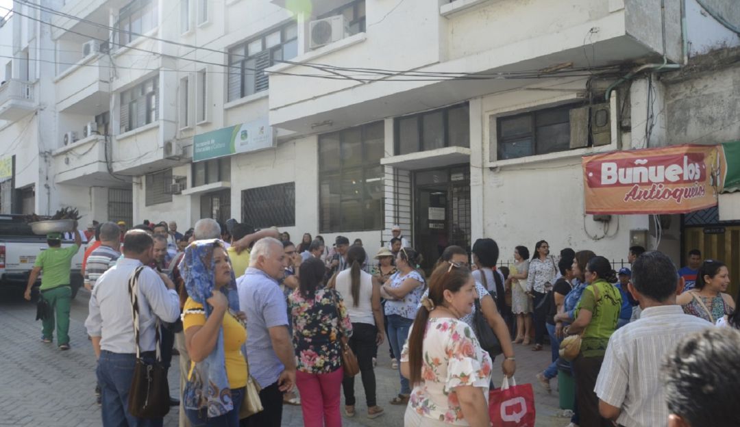 Oposición docentes en Sincelejo: Plantón de docentes de Sincelejo por traslados inesperados de rectores