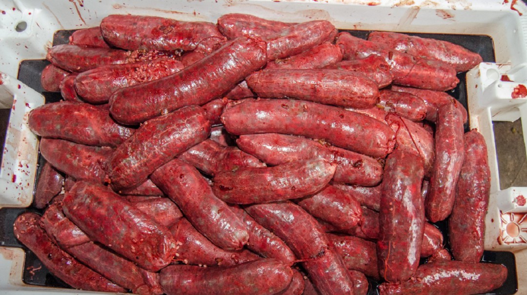 Morcillas con sangre humana, la nueva moda vegana