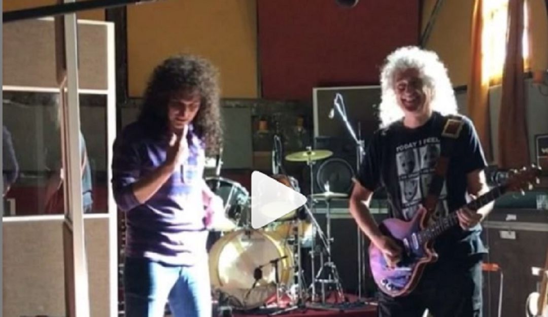 El solo de Brian May delante del elenco de 'Bohemian Rhapsody'