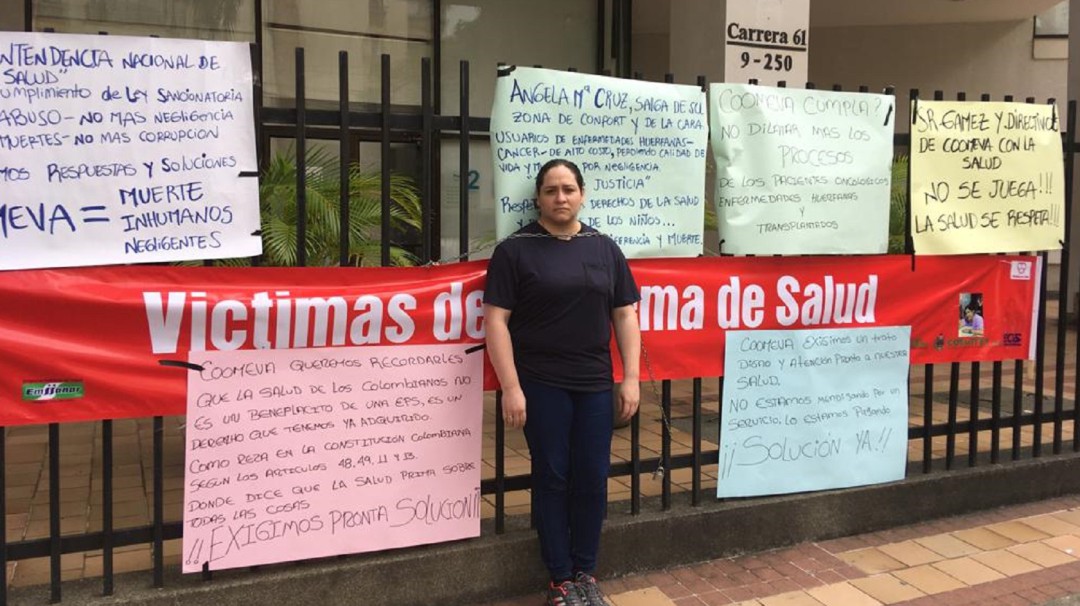 El drama de los usuarios de EPS en Cali, encadenarse para exigir atención