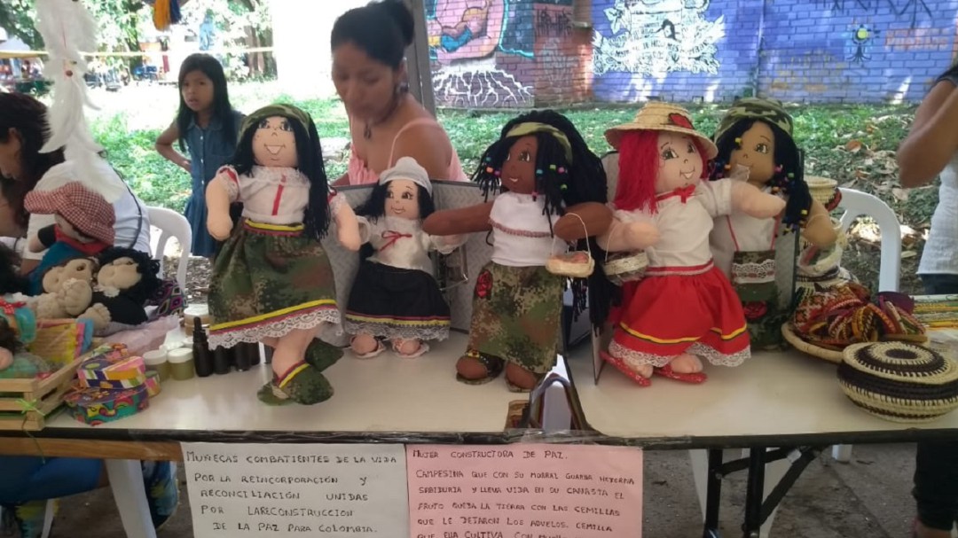 Con muñecas de trapo, líderes sociales en Corinto buscan frenar violencia