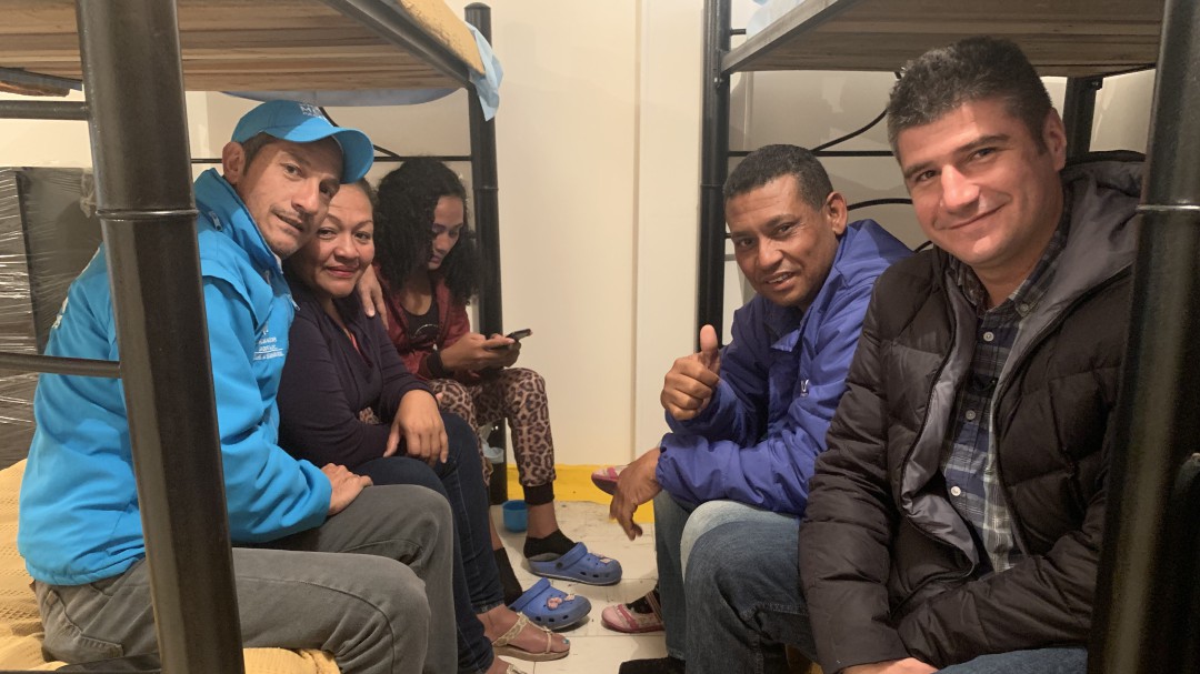 En los zapatos de quienes atienden a los migrantes venezolanos en albergues