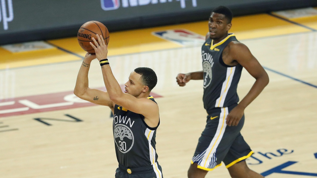 Nuevas exhibiciones encestadoras de Harden y Curry en la NBA