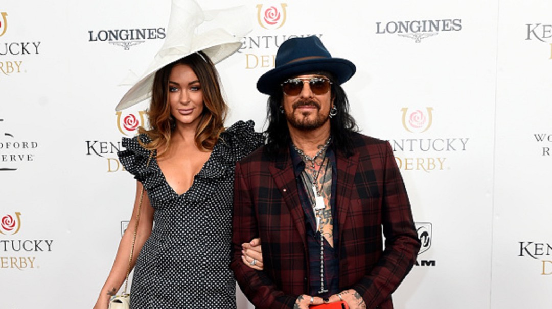 El roquero Nikki Sixx espera su quinto hijo a sus 60 años
