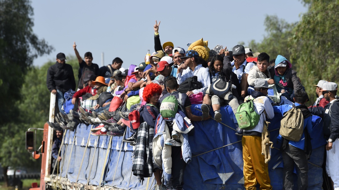 Caravana de migrantes cruzó hacia México con posibilidad de asilo