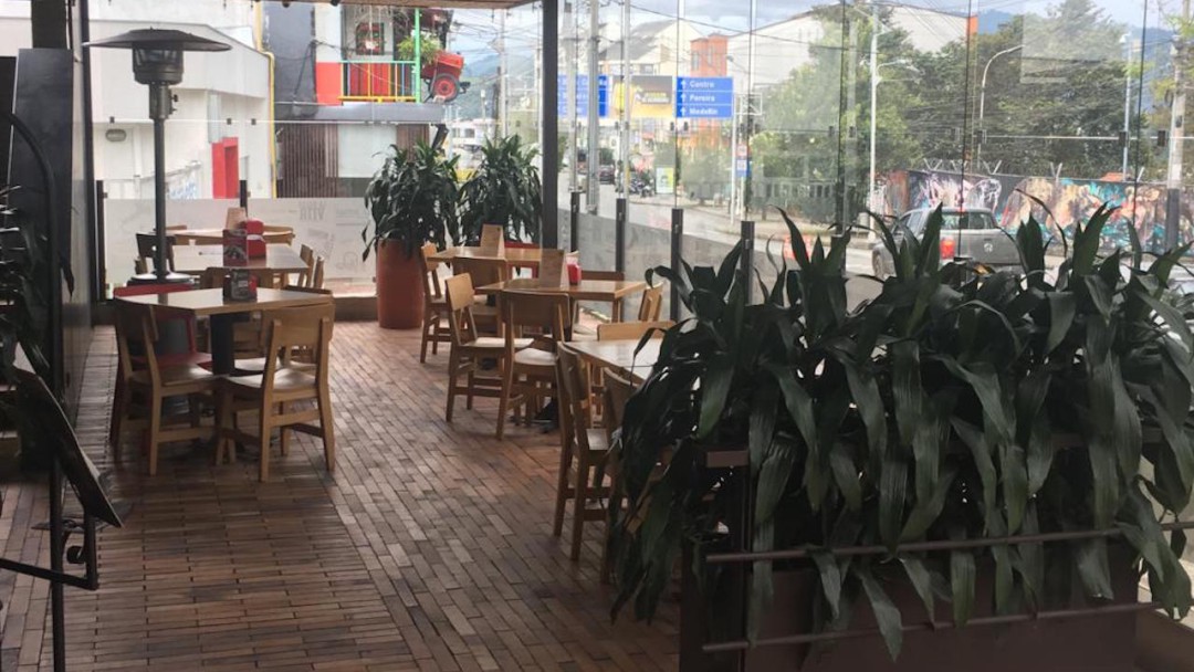 Dueños de restaurantes denuncian que les ordenan quitar sus terrazas