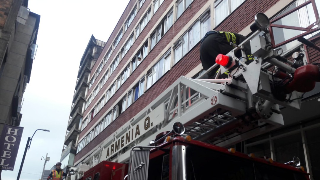 Bomberos evitaron suicidio de una mujer en pleno centro de Armenia