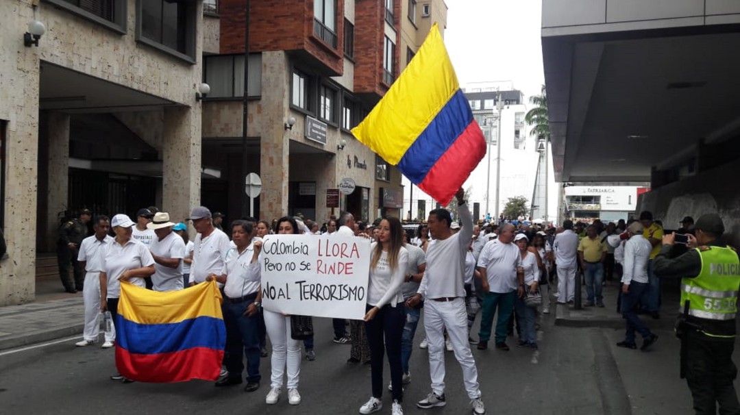 Colombia llora pero no se rinde al terrorismo, así marcharon en Armenia