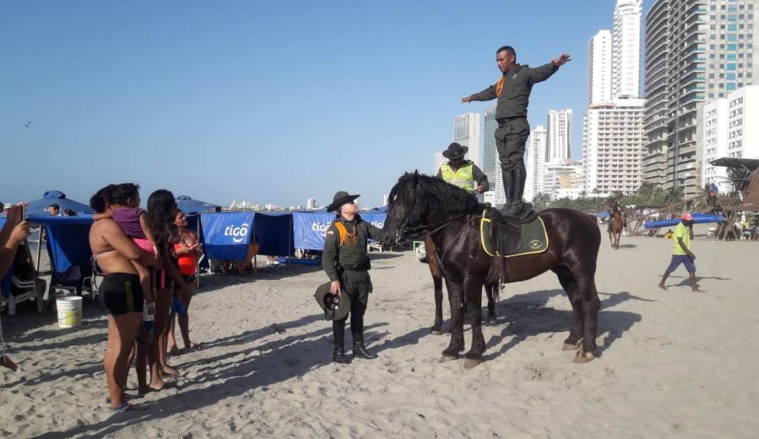 Policía se toma las playas de Cartagena con recomendaciones a turistas: Policía se toma las playas de Cartagena con recomendaciones a turistas