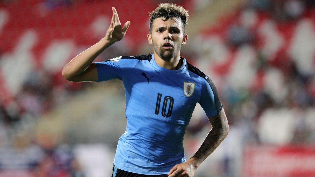 Uruguay derrotó a Ecuador, que sigue líder del Grupo B