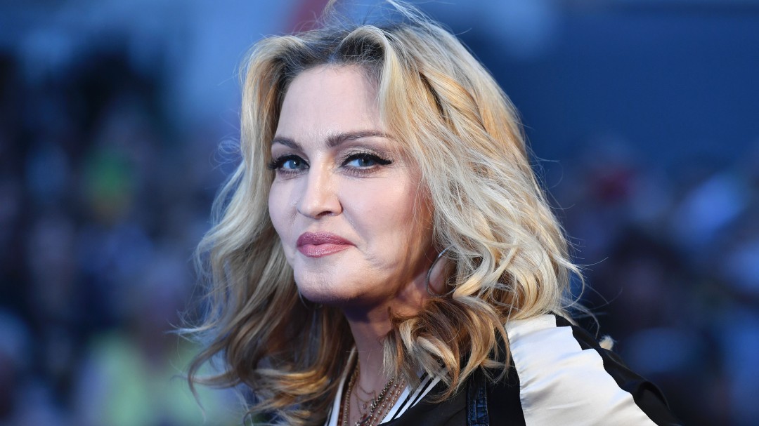 ¡Negro! Así luce el nuevo look de Madonna