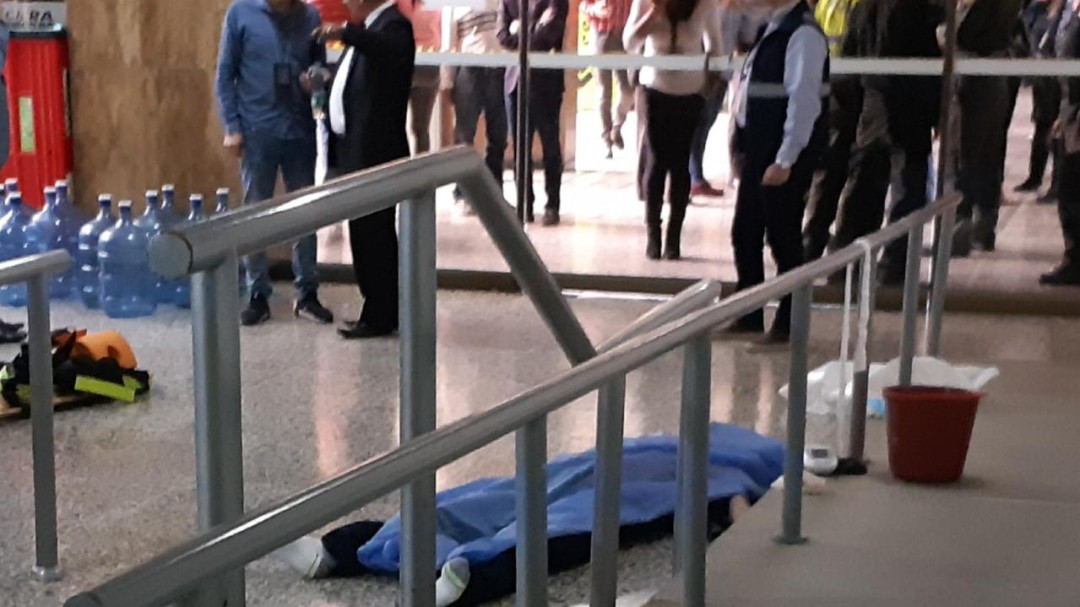 Hombre falleció mientras esperaba ambulancia en juzgados de Paloquemao
