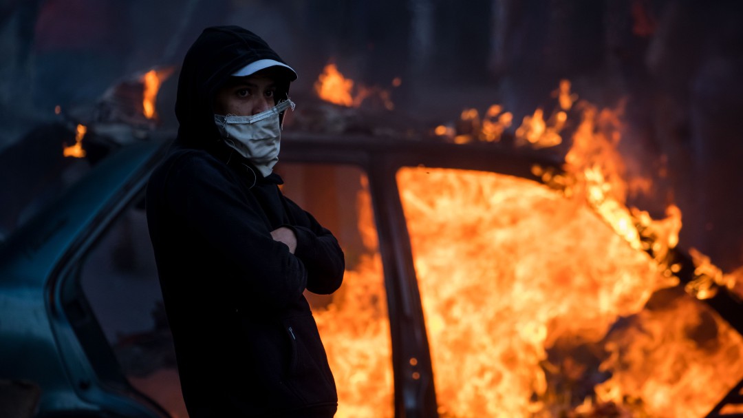 Barricadas y protestas en Caracas contra el presidente Maduro