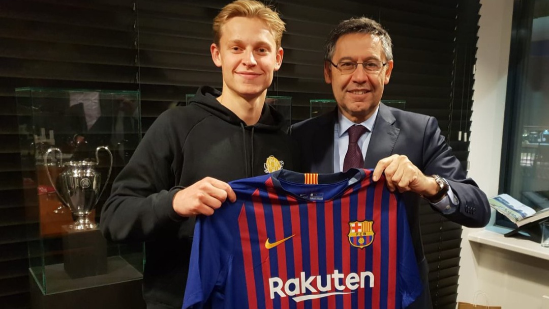 Barcelona pagó 75 millones de euros por el joven Frenkie de Jong