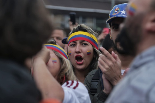 Marcha en la calle 85 para mostrar su apoyo a Juan Guaidó: Venezolanos en Colombia marchan en apoyo a Juan Guaidó Marcha en la calle 85 para mostrar su apoyo a Juan Guaidó: Venezolanos en Colombia marchan en apoyo a Juan Guaidó