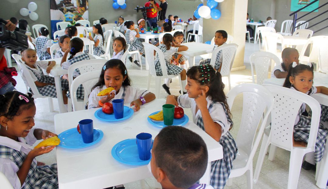 Refrigerios escolares: Distrito pide que paren aglomeraciones para recibir refrigerios escolares