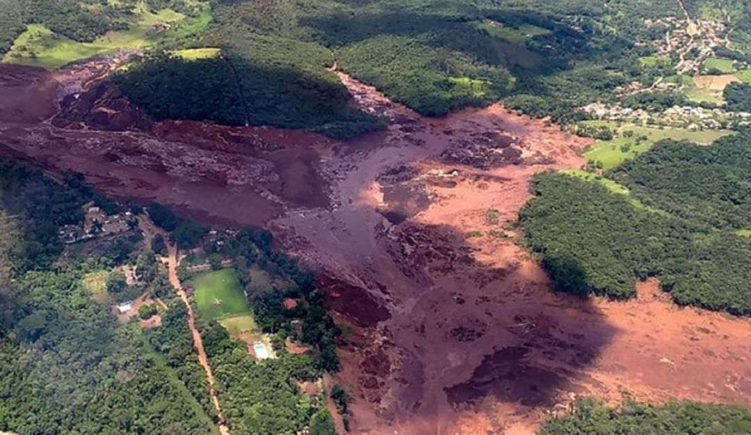 Imagen del Departamento de Bomberos de Minas Gerais tras la rotura de la presa