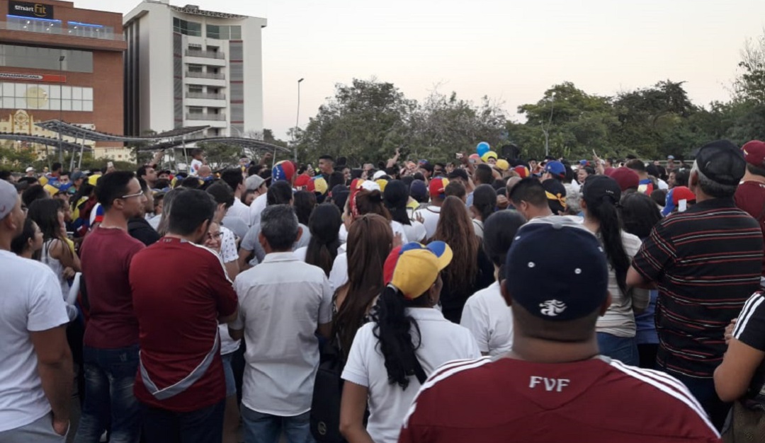 Elecciones anticipadas en Venezuela: Venezolanos dispuestos a devolverse a su país si hay elecciones anticipadas