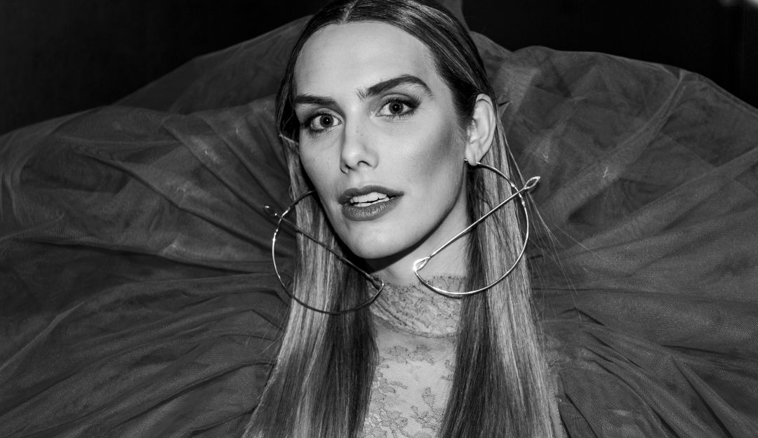 Angela Ponce descresta a sus seguidores.