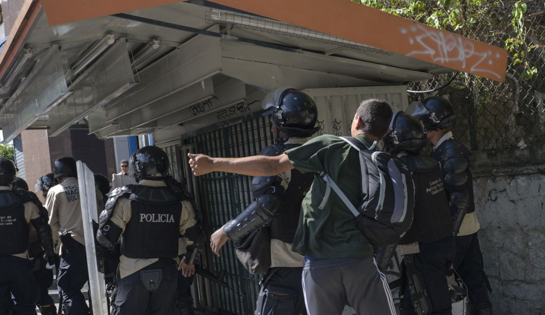 Tropas en Venezuela: Maduro denuncia que militares desertores conspiran desde Colombia