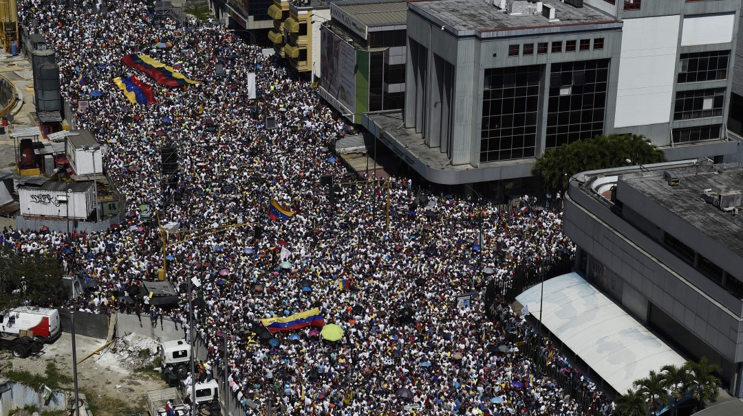 Venezuela a la calle en un nuevo pulso de fuerza opositora y oficialista