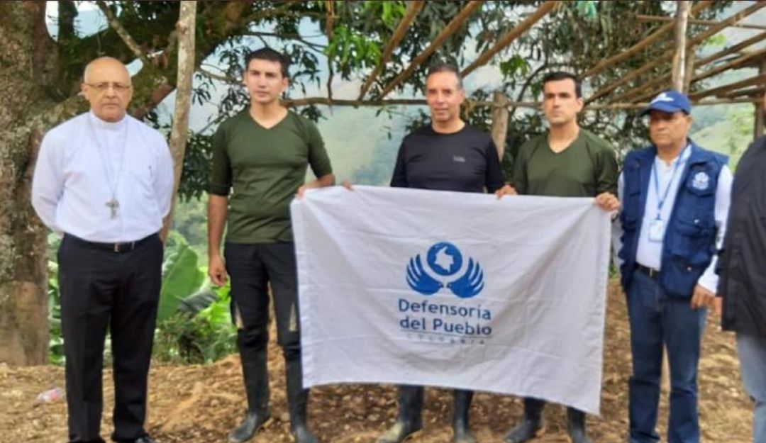 liberación secuestrados helicóptero: Felicidad en las familias de tres tripulantes del helicóptero liberados