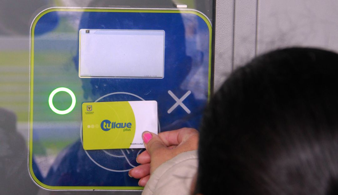 Noticias Bogotá: López firmó proyecto para castigar venta irregular de pasajes del SITP y TM