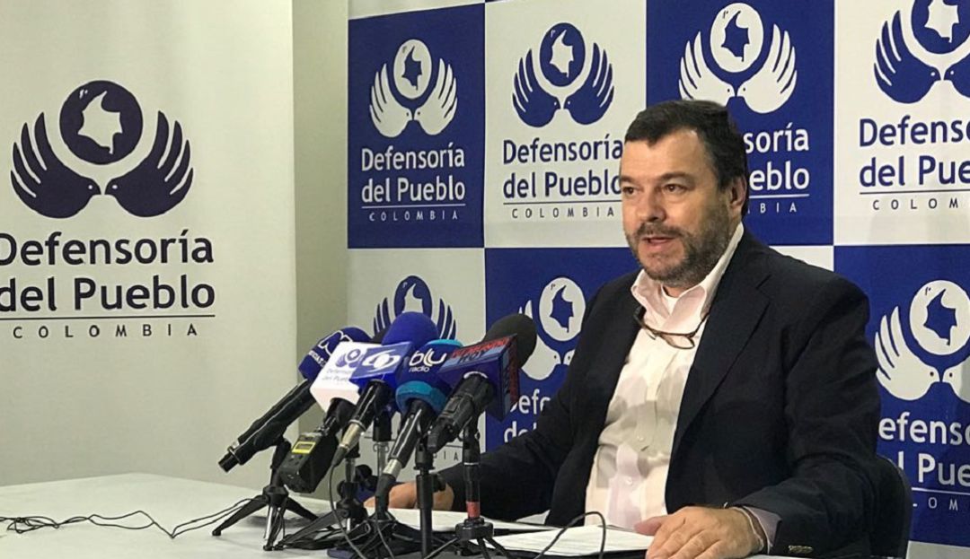 Día mundial contra el cáncer: El Defensor del Pueblo se rapa por una buena causa