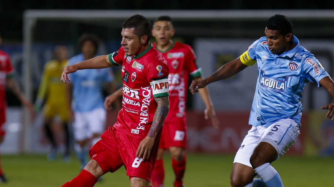 ¿Leonardo Pico le cederá la camiseta número 14 a Matías Fernández?