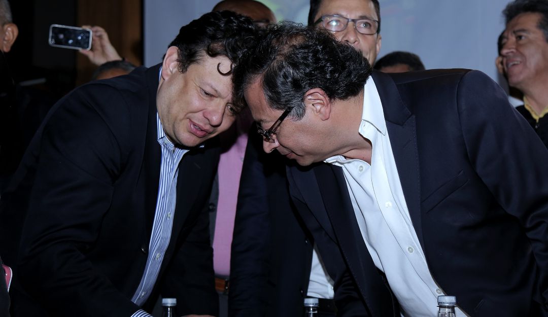 Hollman Morris, Concejal de Bogotá (Izquierda) y Gustavo Petro, candidato presidencial (Derecha)