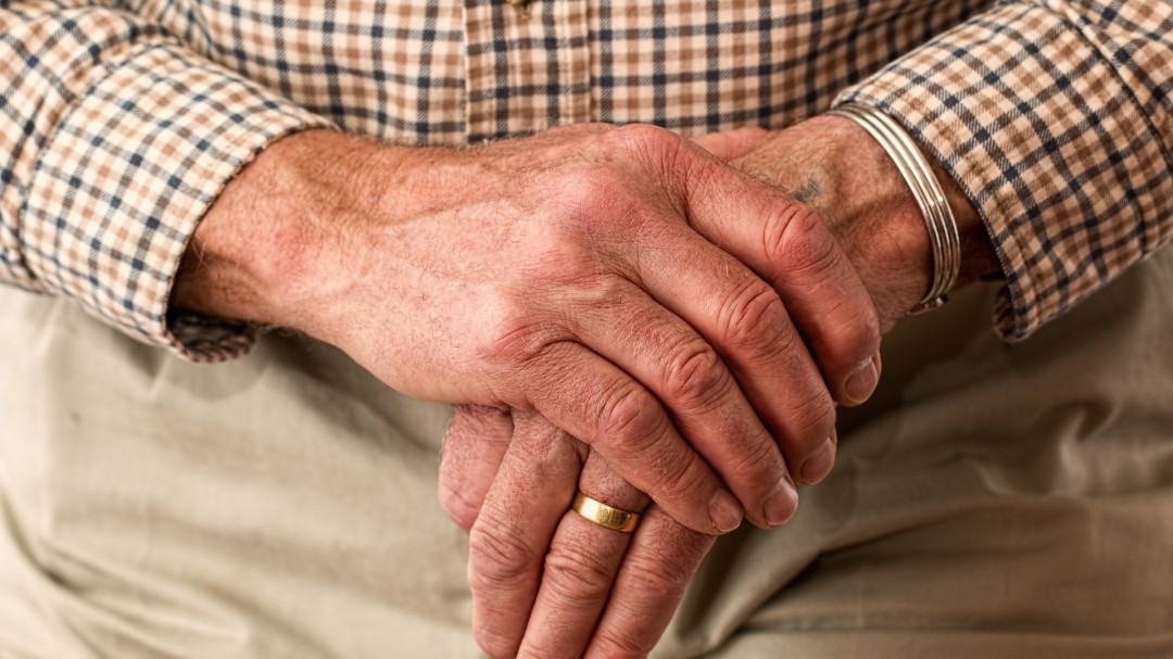 Pareja de ancianos fue expulsada de un vuelo por no entender inglés
