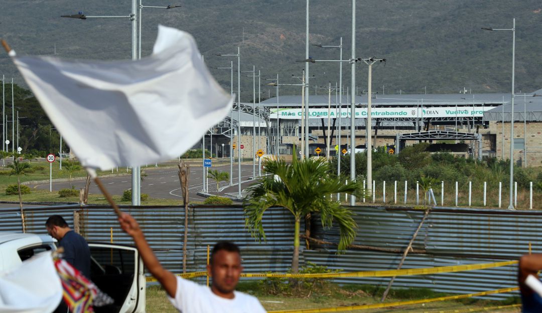 En las calles, venezolanos exigen la entrada de ayuda humanitaria