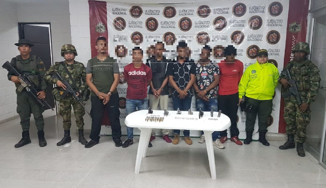 CRIMINALES CAPTURADOS CÀCERES COMANDO ARMADO BAJO CAUCA: Después de un enfrentamiento capturan seis hombres