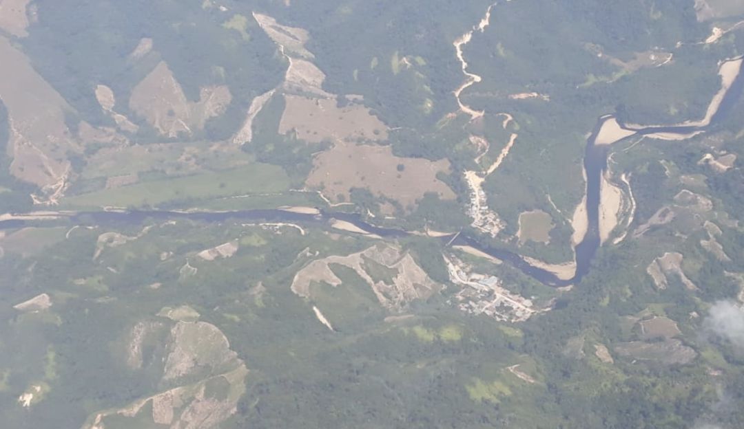 Atentado ELN: Emergencia ambiental tras atentado contra oleoducto Caño Limón Coveñas