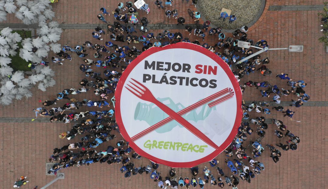 Greenpeace pide prohibir el plástico de uso único en Colombia